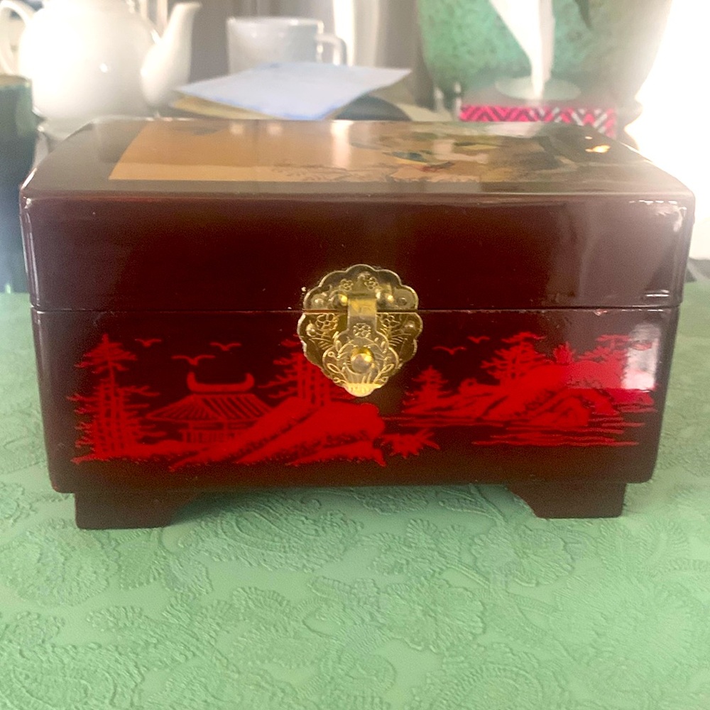 Asian theme lacquered jewelry box